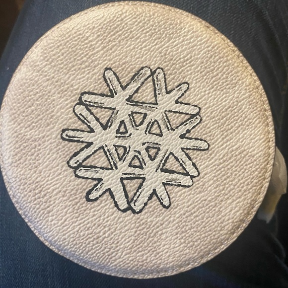 🌺🌺🌺Coach Snowflake coin case🌺🌺🌺 - Picture 2 of 4